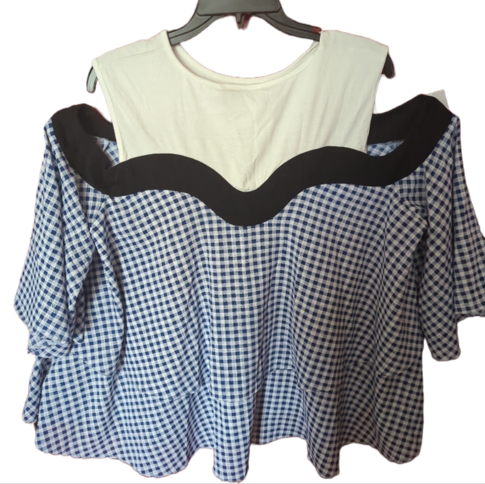 BOUTIQUE COLD SHOULDER TOP SZ XL